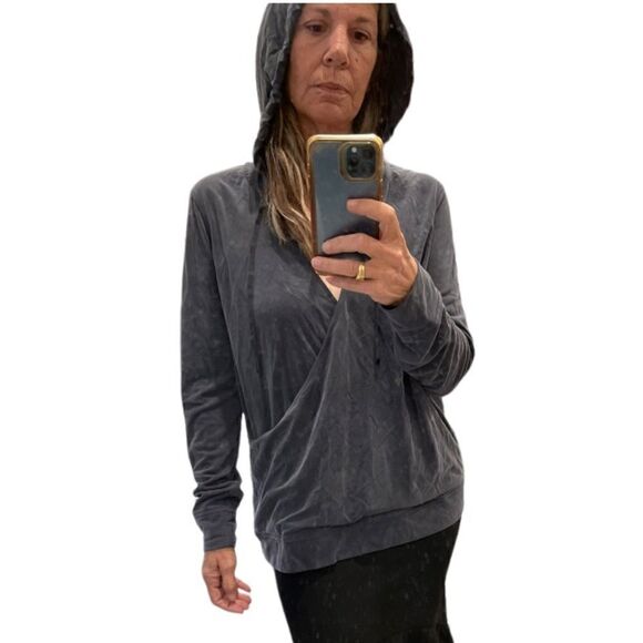 Victoria Secret Sport Hooded Long Sleeves Wrap Style Top.Size M - Picture 2 of 15